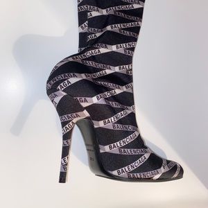 NWT 100% AUTHENTIC Balenciaga Logo Boots